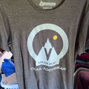 Men's Size Medium Vasque Charcoal Graphic Tee Trail Footwear Soft GUC